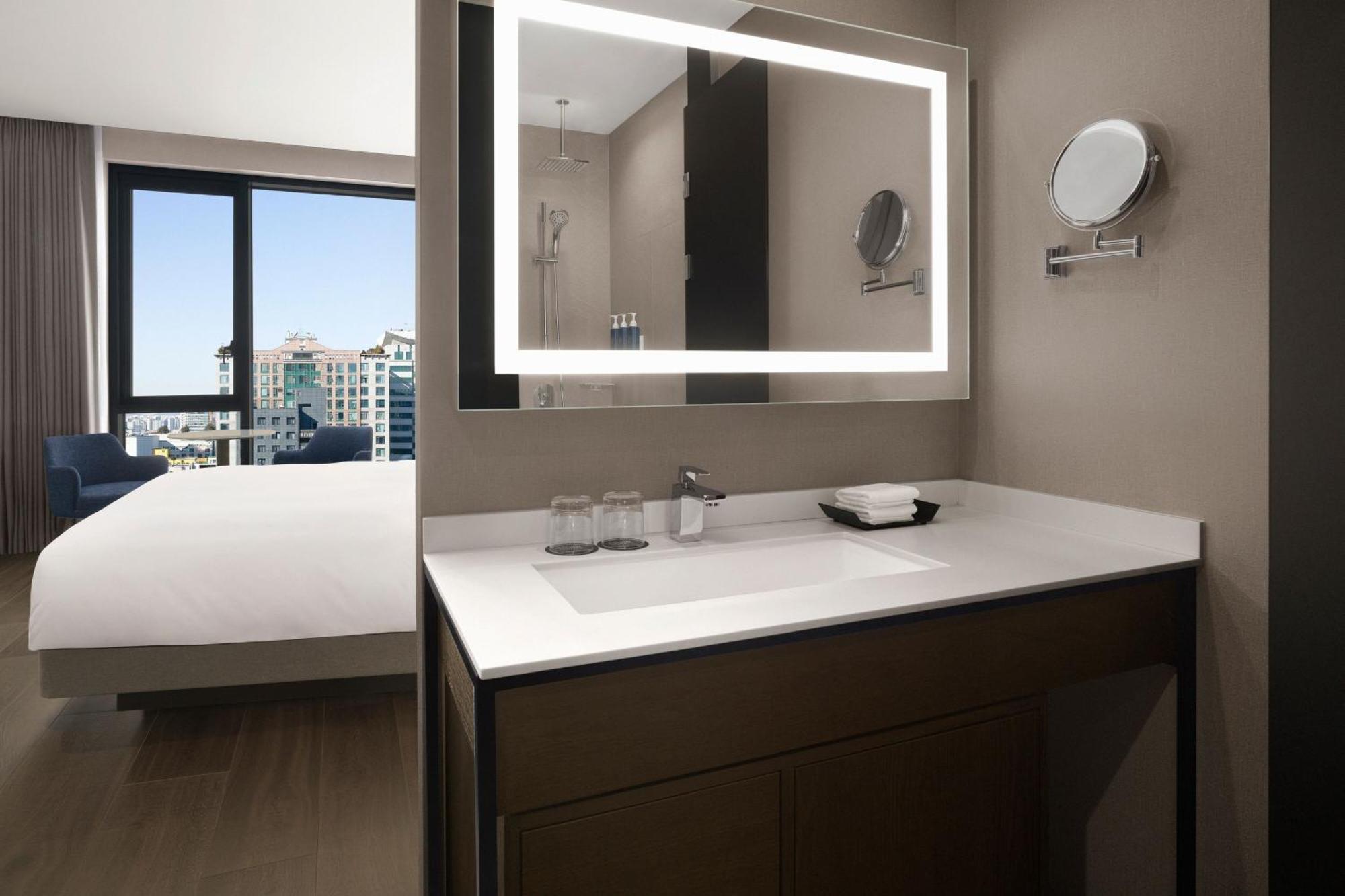 Four Points By Sheraton Suwon Exterior foto